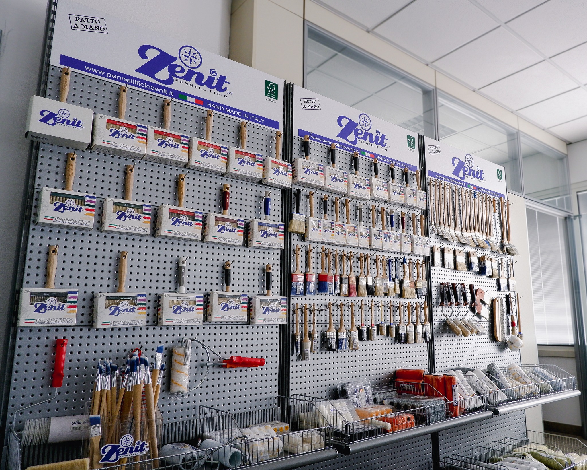 Attrezzi per tinteggiatura e decorazione professionale